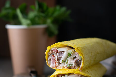 Шаверма с говядиной и кинзой