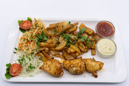 Вкусная тарелка с Шашлыком из куриного филе