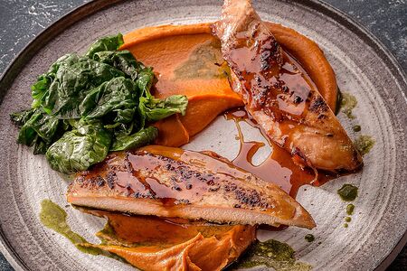 Куриная грудка, запеченная в печи с пюре из батата