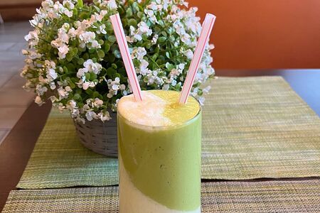 Гуанабана-авокадо шейк