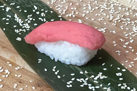 Суши с тунцом