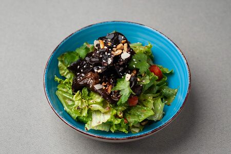 Салат с древесными грибами