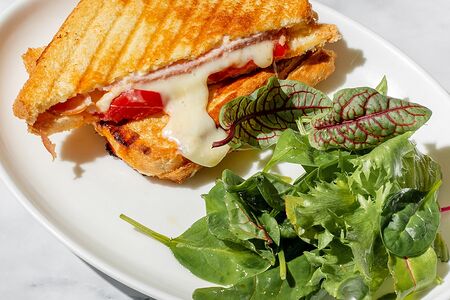 Теплый римский сэндвич