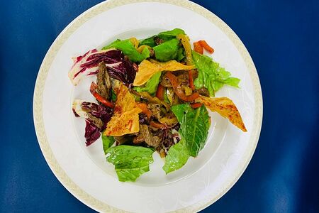 Теплый салат с говяжьей вырезкой