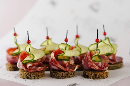 Канапе с салями