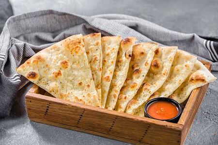 Фокачча с розмарином и чесноком