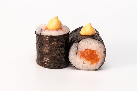 Маки с лососем спайси