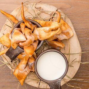 Бабушкин хворост с сахарной пудрой