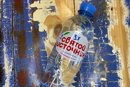 Вода Святой источник без газа