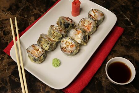 Темпура ролл с лососем