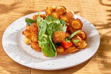 Гонконгская вафля чиз с хрустящей индейкой и гранатом