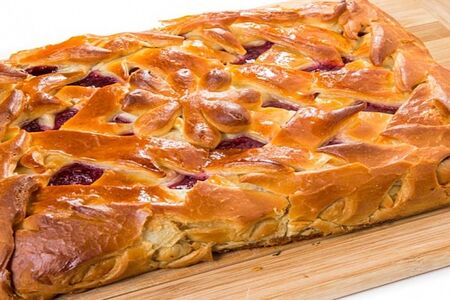 Пирог с клубникой