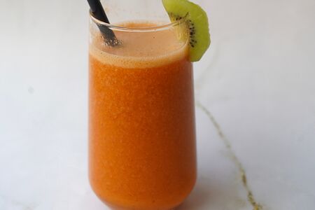 Смузи манго-киви