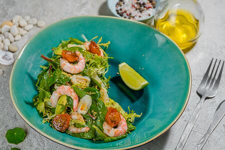 Тропический салат с личи и магаданской креветкой