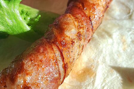 Люля куриные с сыром в беконе