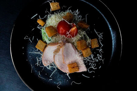 Цезарь с курицей