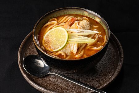 Том ям с лапшой