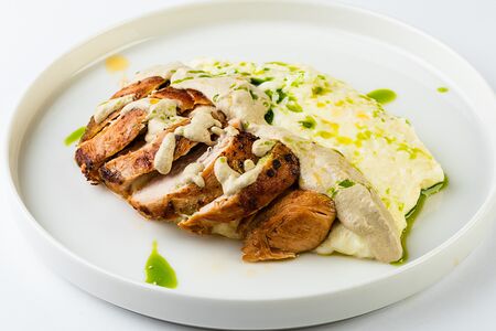 Куриное филе с эларджи и соусом баже