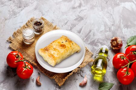 Самса с сыром фета и зеленью