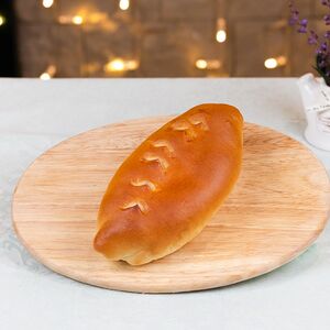 Пирожок дрожжевой с зеленым луком и яйцом