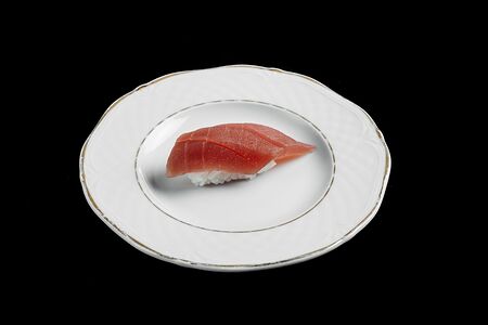 Суши с тунцом