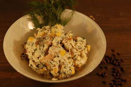 Салат куриный