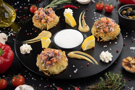 Картофельные драники с семгой слабосоленой