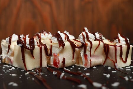 Банан с клубникой