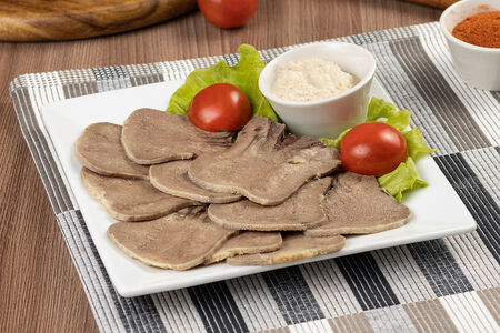 Язык отварной с хреном