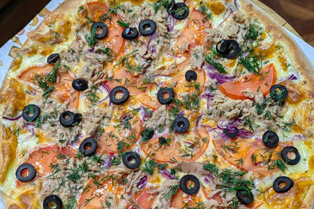 Пицца с тунцом