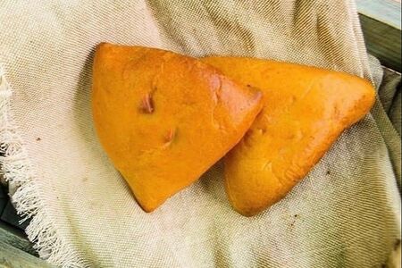 Пирожок с яблоком