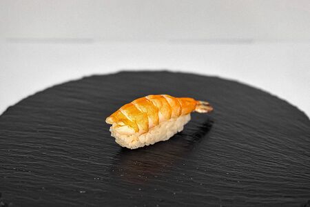 Суши с креветкой