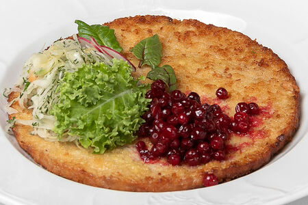 Шницель куриный с брусникой