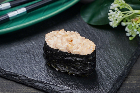 Гункан Курица спайси