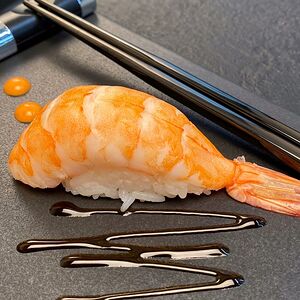 Суши с креветкой