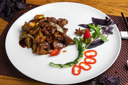 Жареная говядина с баклажанами