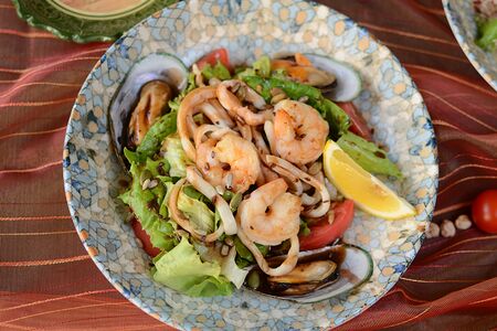 Морской в гранатовом соусе