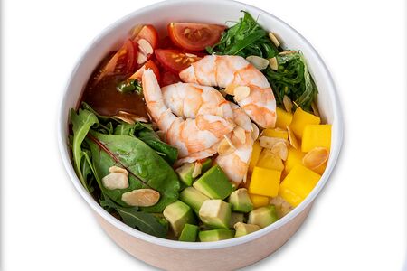 Тропический поке-боул с креветкой и манго