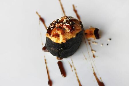 Запечённые суши с морским окунем