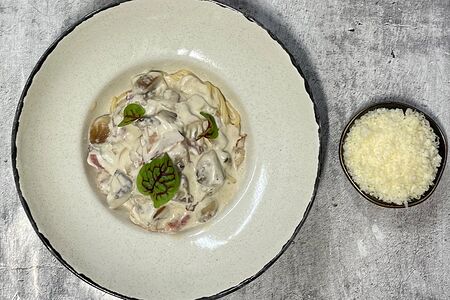 Паста с беконом и шампиньонами