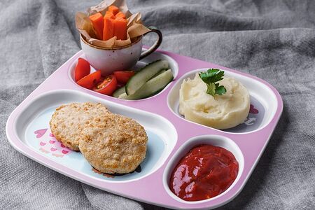Куриные котлеты с картофельным пюре