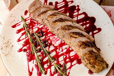 Свиная вырезка гриль на Брусничном соусе