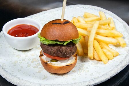 Мини-бургер с картофелем фри
