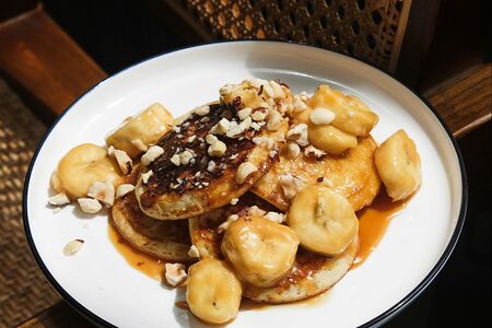 Панкейки с карамелизированным бананом