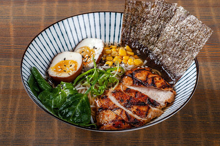 Рамен с курицей и кукурузой