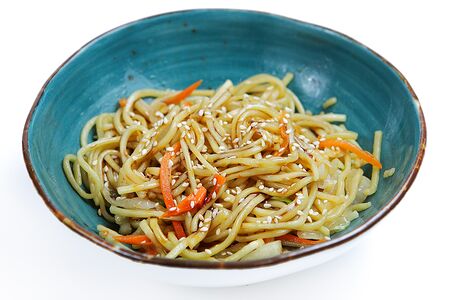 Яичная лапша с овощами