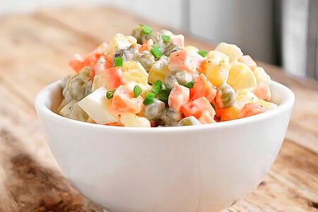 Салат Оливье с куриной грудкой