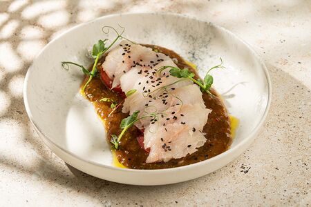 Севиче из дорадо под сливовым соусом