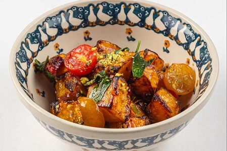 Печёная тыква с томатами черри