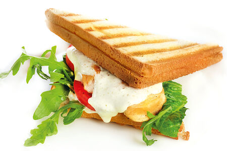 Сэндвич с куриным филе и соусом тартар